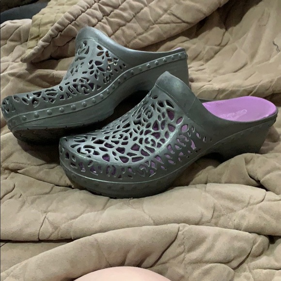 Silver Dansko clogs - Picture 2 of 3